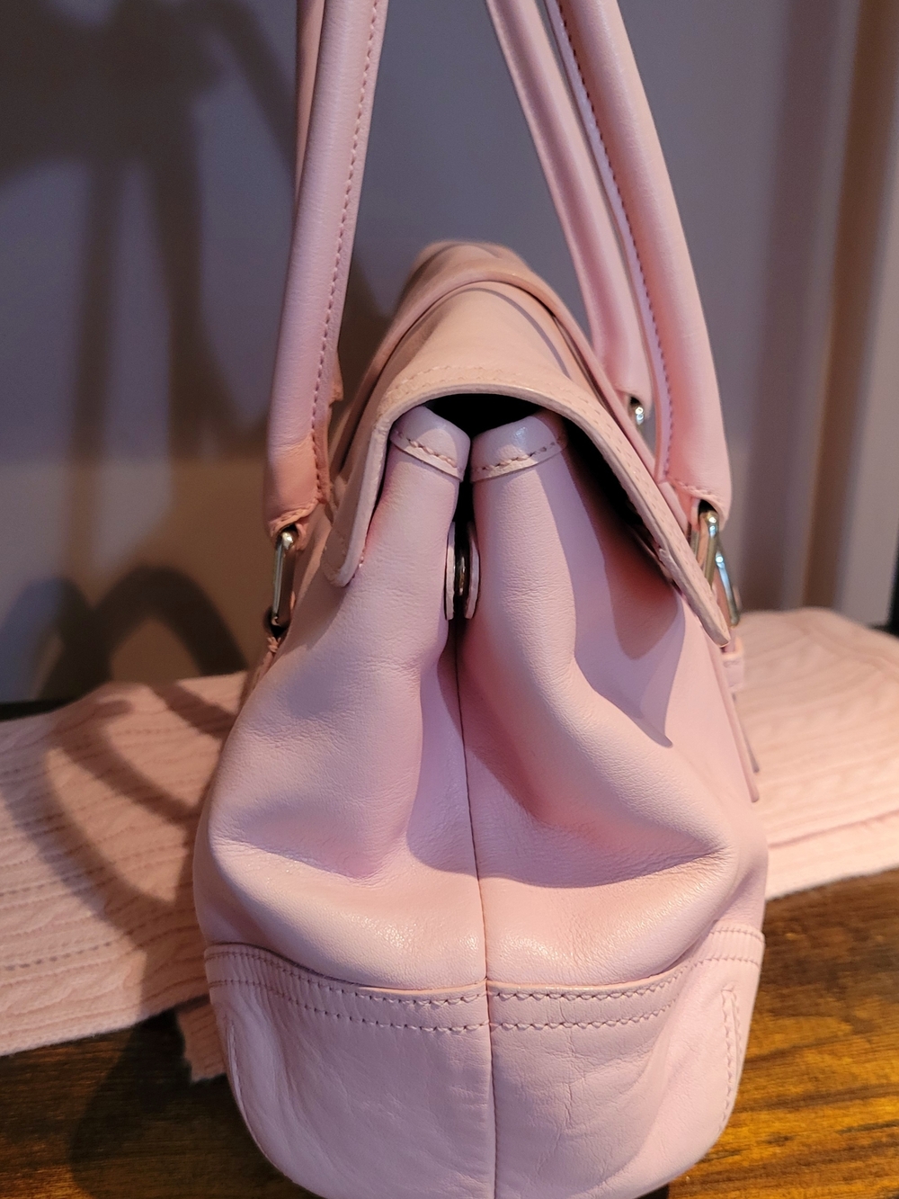 2004 Coach Hampton SOHO- Rare Petal color - Picture 2 of 8